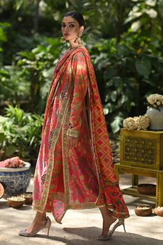 Aylin – Sania Maskatiya International Anushka Sharma Movie Outfits, Prints By Radhika, Kurtha Surwal, Dupatta Aesthetic, Silk Kameez, Pakistani Casual Wear, Casual Bridal Dress, Silk Formal Dress, Latest Pakistani Fashion