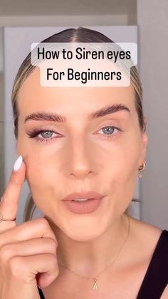 Manhattan Fashion, Siren Eyes, Hooded Eye Makeup Tutorial, Eyes Tutorial, Makeup Tips For Older Women, Beginners Eye Makeup, Eye Makeup Techniques, Makeup Artist Tips, Face Makeup Tips