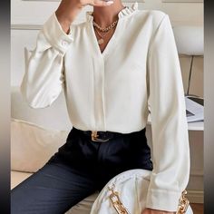 Shein Women’s Cream Blouse Size Small Never Worn - Great Condition Lightweight Material Perfect For Work Worn By Itself Or Under A Jacket Long Sleeve Blouse Outfit, Zara Shirt Women, Blouses For Work, Business Casual Blouse, Bride Lingerie, Cream Blouse, Work Blouses, Simple Blouse, Elegante Casual