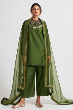 Shop for Nishar Ahmed Green Silk Kurta Set for Women Online at Aza Fashions Green Suit Women, Long Kurti Patterns, Silk Kurta Set, Latest Dress Design, Trendy Shirt Designs, Pakistani Fancy Dresses, Suit Pattern, Plain Outfits, Silk Kurta