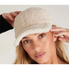 New With Tags From Aerie Offline One Size Fits All Adjustable Strap Back White Fuzzy Fluffy Warm Sherpa Baseball Style Hat Offers Welcome Fast Us Shipping Cute Bucket Hat, White Bucket Hat, Baseball Cap Outfit, Aerie Offline, Women Trucker, Cap Outfit, Blue Beanie, Sherpa Fabric, Active Outfits