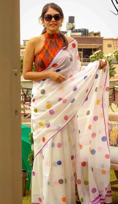 Vibrant and stylish intricate multi-colored polka dot cotton saree Dots Outfit, Polka Dots Outfit, White Saree, Satin Saree, Traditional Sarees