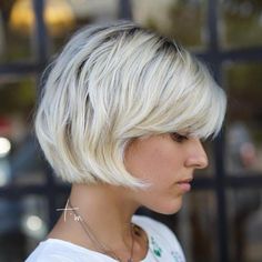 Short Platinum Bob With Bangs Platinum Bob, Kort Bob, Short Textured Hair, Short Shag Haircuts, Layered Bob Short, Layered Bob Haircuts, Short Shag Hairstyles, Short Shag, Choppy Bob Hairstyles