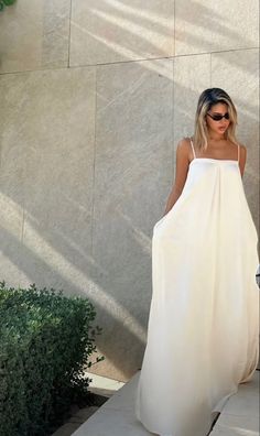 bridal dress, summer looks, vacation looks, sofia richie, elegant chic style, silk dress, maxi dress, wedding reception, summer fashion, Sofia Richie Elegant, Cream Satin Maxi Dress For Summer, Cream Satin Floor-length Maxi Dress, Off White Floor-length Maxi Dress, Cream Maxi Length Gown, Elegant Off White Flowy Maxi Dress, Silk Dress Maxi, Elegant Chic Style, Style Silk Dress