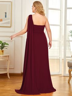 Simple yet elegant, this classic one-shoulder long chiffon evening dress is fashion-forward while still being a closet staple any woman needs. This flowy chiffon one shoulder long evening dress features a ruched, fitted bust with a free-flowing silhouette over the lower half of the body, perfect for evening party, cocktail, prom, homecoming, graduation, weddings, and any other formal affair! Still looking for affordable casual wedding dresses? Check it out now! More Colors:Burnt Orange/Green Bea Long Chiffon Evening Dress, Womens Active Wear Outfits, Formal Bridesmaids Dresses, Chiffon Evening Dresses, Vestido Plus Size, Ever Pretty, Affordable Dresses, Strapless Gown, Free Flowing