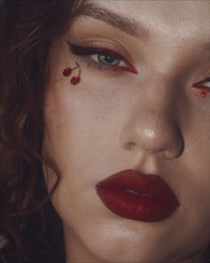 Maquillage On Fleek, Bb Glow, Mekap Mata, Red Eye Makeup, Smink Inspiration, Red Makeup, Dope Makeup, Edgy Makeup