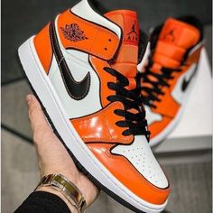 Brand New Never Worn Air Jordan 1 Se Mid Orange Jordans, Orange Jordan, Nike Orange, Air Jordan 1, Black Orange, Mens Shoes Sneakers, Men's Nike, Jordan 1, Orange Black