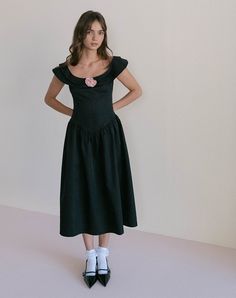 Radovan Midi Dress in Black Women’s Midi Dresses, Classy Red Carpet Dresses, Black Midi Dresses, Winter Cocktail Dress Midi, Winter Formal Dresses Sleeves, Anna Sui Dress, Petal And Pup Dress, Maxi Dress And Heels, Cool Formal Dress