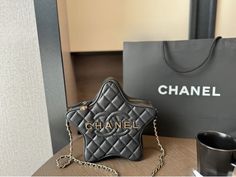 1:1 Replica Bags  Measurements: 22.5 x 20 cm / 8.8 x 7.8 inches   Satin  Gold-Tone Metal  Black  Star Handbag Chanel Vanity Case, Chanel Mules, Handbag Cake, Chanel Clutch, Luxury Boots, Louis Vuitton Wallet Zippy, Goyard Bag, Luxury Belts, Luxury Wallet