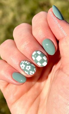 Modest Nail Ideas, Checkered And Floral Nails, Sage Checkered Nails, Nail Art Designs Round Shape, Flower And Checkered Nails, Checkered Flower Nails, Simple Teacher Nails, Checker Board Nails Design, Nail Ideas Checkered