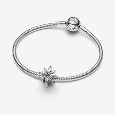 Be guided by the light and carry your own celestial compass with our Sparkling North Star Charm. Sparkling marquis-cut stones are set in sterling silver, resembling a burst of radiant starlight in the night sky. It's the perfect piece to add to your collection or to gift to the star lover in your life. - Pandora Sparkling North Star Charm - Sterling silver / Cubic Zirconia / Clear Charms Disney, Pandora Essence, Pandora Charm, The Night Sky, North Star, Star Charms, Bracelets And Charms, Night Sky, Cool Things