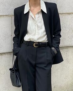 Fancy Suits For Women Fashion, Suit Women Aesthetic, Classic Suit For Women, Vivienne Kensington, Tailored Suit Women, Women In Suits Aesthetic, Masculine Outfits For Women, Feminine Suit, Formal Suits For Women