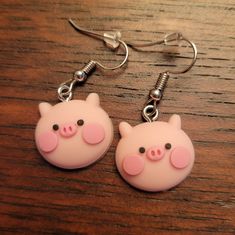 Adorable Pig Earrings! New! Pig Clay Rings, Cute Little Earrings, Clay Earrings Idea, Quirky Clay Earrings, Pig Clay, Cute Clay Charms, Pink Clay Earrings, Pig Ceramic, Clay Pins