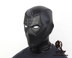 Professional V3 halfshell mask with chin prosthesis. Deadpool 2 inspired mask, with our highest quality range. A partial shell, which leaves the mouth free to facilitate breathing and jaw movement. We recommend the use of the prosthesis to give the mask the ideal shape. We also recommend the use of our undercoat, so that sweat does not pass into the mask. With the purchase of the complete pack the undercoat we give it away. It is perfectly padded inside, with sponge and fabric so that the contac Fitted Black Mask And Prosthetics For Costume, Fitted Black Masks And Prosthetics For Costume, Fitted Black Mask For Costume, Black Masks And Prosthetics For Cosplay, Batman Suit, Leather Face Mask, Deadpool 2, Ideal Shape, Pro Black