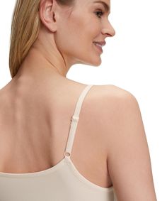 Thanks to the luxurious, long-staple fibre of Egyptian cotton, the quality of these jersey vests is particularly smooth, very soft and skin-flattering. Available in a set of 2, the spaghetti top has adjustable straps and is low cut so that the undershirt is invisible underneath a slightly opened blouse. Thanks to the flat seams, the vest sits close to the body without leaving pressure points. The twin pack comes in an elegant FALKE box. Second-skin Camisole With Adjustable Straps, Beige Stretch Camisole With Adjustable Straps, Camisole With Removable Bra Pads And Wide Straps, Second-skin Camisole With Adjustable Spaghetti Straps, Beige Spaghetti Strap Bra-friendly Camisole, Beige Bra-friendly Camisole, Beige Seamless Camisole With Tank Straps, Beige Camisole With Built-in Bra And Spaghetti Straps, Elegant Full Coverage Seamless Camisole