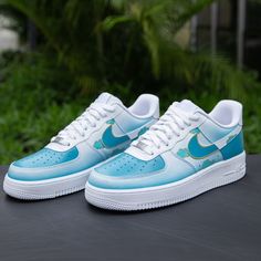 Be the pilot of your own fashion journey with these BLue Cloud Custom Air Force 1s. Inspired by the sky, they feature a sleek, blue finish that will get your style off the ground for an adventurous, daring look. Soar above the rest with boldness and confidence! Exactly as shown in the pictures. 📷 Brand New & Authentic. 💯 Hand Painted with attention to detail. 👨‍🎨 Waterproof and Flexible. ❤️ Unisex model. Please refer to the Size Chart. 👟👫 Free Worldwide Shipping. ✈️🌍 Flowers Anime, Shoe Painting, Bugaboo Donkey, Custom Af1, Shoe Stretcher, Air Force 1s, Nike Fashion Shoes, Preppy Shoes, Pretty Shoes Sneakers