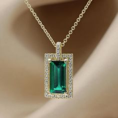 Gold Necklace Emerald, Emerald Gold Necklace, Gold Link Chain, Halo Pendant, Emerald Pendant, Emerald Necklace, Art Deco Diamond, Emerald Jewelry, Green Gemstones