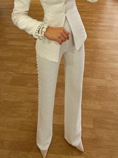 White Pantsuit, Corporate Baddie, Fashion Black And White, Mid Waist Pants, Elegant Jacket, Pantsuits For Women, Fitted Blouses, Elegant Blouses, Fashion Elegant