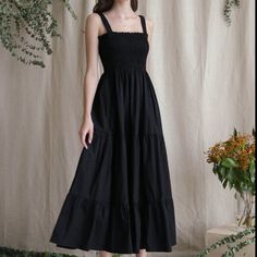 Loft Tiered Smocked Maxi Dress Nwt Size L Black Tiered Dress Outfit, Black Maxi Dress Summer, Tiered Dress Outfit, Flowy Black Dress, Black Flowy Dress, Black Tiered Dress, Smock Dress Outfit, Smocked Maxi Dress, Black White Maxi Dress