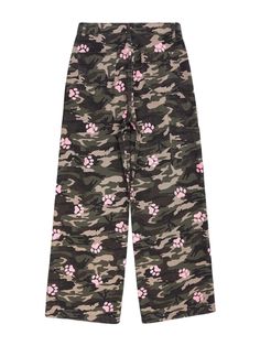 𝔇𝔢𝔱𝔞𝔦𝔩𝔰: Style: Kawaii Goth, Harajuku, Streetwear Material: Denim These cute and edgy pants feature a playful pink paws pattern combined with stylish camouflage prints. Perfect for street style lovers, these pants are a unique blend of cuteness and attitude. Embrace your individuality and make a statement with these one-of-a-kind cargo pants. Features the bell shape & buckle belt design Enjoy free shipping with a purchase of over 80$ SIZE WAIST HIP LENGTHM 25 in 36 in 41 inL 27 in 38 in 41 in... Puppy Footprint, Camp Pants Outfit, Edgy Pants, Kitten Paws, Oversized Cargo Pants, Track Pants Outfit, Goth Harajuku, Cargo Pants Outfit Women, Cargo Pants Outfits