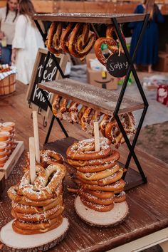 a wooden table topped with lots of pretzels on top of eachother