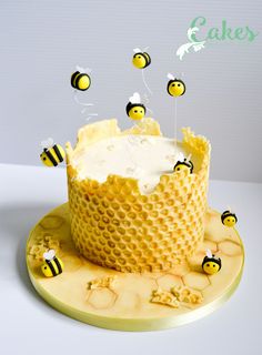 the cake is decorated with bees and icing