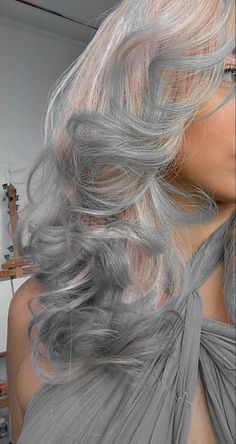 Platinum Blonde With Pastel Highlights, Cute Short Hair Color Ideas, Hair Dye Ideas Pale Skin, Moonstone Hair Color, White Hair Inspiration, Pigeon Hair Dye, White Hair Dye Ideas, Pastel Hair Aesthetic, Butter Hair Color