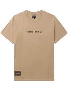 beige cotton jersey texture logo print to the front logo print to the rear appliqué detail crew neck drop shoulder short sleeves straight hem Beige Crew Neck T-shirt With Logo Print, Casual Beige T-shirt With Logo Print, Beige Logo Print Top For Streetwear, Basic Beige T-shirt For Streetwear, Beige Text Print T-shirt With Crew Neck, Beige Graphic Tee With Logo Print, Beige Crew Neck T-shirt With Letter Print, Beige Crew Neck T-shirt With Text Print, Beige Cotton T-shirt With Text Print