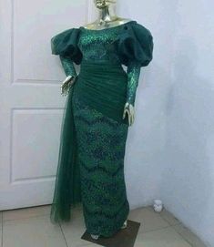 Green lace dress Nigerian Lace Dress, Fitted Lace Dress, Igbo Wedding, Nigerian Lace Styles, Black Women Dress, African Lace Styles, Classy Gowns, Lace Gown Styles, Lace Dress Styles