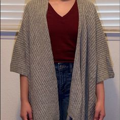 American Eagle Pancho Cardigan Casual Long Sleeve Cape For Spring, Casual Long Sleeve Spring Cape, Gray Oversized Open Front Cardigan, Gray One Size Fall Cape, Oversized Cape Cardigan For Fall, Cozy Batwing Sleeve Cardigan For Spring, Casual One-size Shrug For Fall, Casual One Size Fall Shrug, Spring Knit Cardigan With Batwing Sleeves