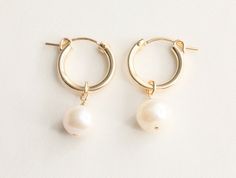 Gold Pearl Earrings / 14k Gold Filled / Bridal Earrings / Wedding Earrings / Dainty Earrings / Dainty Pearl / Pearl Hoops / White Pearl - 8 mm genuine fresh water pearls. - 14k gold filled 13mm flex hoop earrings - Sold as a pair - Tarnish free, hypoallergenic, nickel free and safe for sensitive skin Please note: since our freshwater pearls are all natural, each pearl is individually unique in size, shape, and shade. We try our best to be consistent as possible to give you the best quality. 💰 W Small Hoop 14k Gold-filled Pearl Earrings For Wedding, Small Hoop 14k Gold Filled Pearl Earrings For Wedding, 14k Gold-filled Small Hoop Pearl Earrings For Wedding, 14k Gold Filled Small Hoop Pearl Earrings For Wedding, White Huggie Earrings For Formal Occasions, Wedding 14k Gold Filled Pierced Hoop Earrings, White Dangle Hoop Earrings In Fine Jewelry Style, Fine Jewelry Hoop Earrings With Pearl Drop For Gift, Fine Jewelry White Small Hoop Earrings