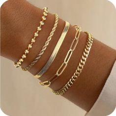 This Set Of Women's Multilayered Gold Bracelets Includes Five Stylish Pieces, Perfect For Enhancing Any Outfit. Ideal For Holidays Like Christmas, Mother's Day, And Valentine's Day, As Well As Birthdays, These Bracelets Make A Beautiful And Thoughtful Gift For Any Occasion. Trendy Gold Bracelets, Paperclip Heart, Bracelets Stack, Gold Bracelet Set, Trendy Bracelets, Bracelets Set, Gold Bracelet For Women