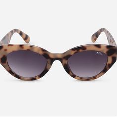 Roc Eyewear Hibiscus Tortoiseshell / Smoke Shape: Cat Eye Frame Colour: Light Tortoiseshell Lens Colour: Gradient Smoke Material: Polycarbonate Uv Protection: Category 3 Lens Width: 50 Mm Nose Bridge: 14 Mm Arm Length: 145 Mm Casual Cat Eye Sunglasses For Vacation, Chic Leopard Print Cat Eye Sunglasses, Casual Tortoiseshell Cat Eye Sunglasses With Gradient Lenses, Casual Tortoiseshell Cat Eye Sunglasses With Mirrored Lenses, Casual Brown Cat Eye Sunglasses For Vacation, Casual Brown Cat Eye Sunglasses, Casual Beach Sunglasses For Fall, Tortoiseshell Cat Eye Sunglasses With Gradient Lenses For Vacation, Tortoiseshell Cat Eye Sunglasses With Uv Protection For Vacation