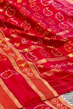 This exquisite pochampally ikkat silk saree is grey color is handwoven. The body is adorned with leheriya pattern while the elaborate broad border on one side is in maroon color with woven paisley motifs while the other side is plain along with gold zari lines. The maroon colored pallu repeats the paisley motifs along with gold zari lines. The blouse is in maroon color with lehriya pattern and decorated border in traditional ikkat designs. Approximate Length 6.5 mtrs (inclusive of blouse length) Lehriya Pattern, Paisley Motifs, Ikkat Silk Sarees, Maroon Color, Blouse Length, Grey Color, Blouse Piece, Beige Color, The Other Side