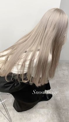 やだによお/世界一寄り添う美��容師/渋谷&大阪’s Instagram profile post: “Snow beige ・ ・ 誰に任せるかで色が全然違ってきますので、指名してくださった方責任を持って綺麗にさせていただきます🙇‍♂️ ・ ・ ケアブリーチを施し、出来る限りダメージレスでハイトーンを楽しみましょう☺️ ・…” Bone Hair Color, Ashy Platinum Blonde Hair, Winter Hair Colours, Snow Hair, Beige Hair Color, Cold Blonde, Hair Color Pictures, Beige Blonde