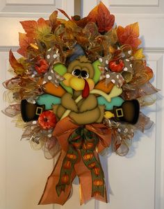 a door hanger with a turkey on it's front and leaves around the top