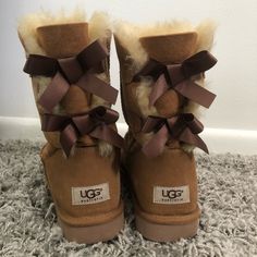 Authentic Women’s Chestnut Ugg’s In The Bailey Bow Style. Cute Silk Satin Ribbon Bow Detail On The Back. The Insides Aren’t Completely Worn. The Front/Inner Sides Have Some Damage/Staining From Winter Snow Weather. If You Know How To Clean Uggs It Could Get Better. There’s Also A Small Spot On The Back Of The Uggs On The Label Inside The “U”. I Will Mail Them With The Box But It No Longer Has The Paper Stuff Inside, It’s Just The Plain Box And Boots. Brand: Ugg Australia Size: Women’s 9 Classic Heritage Bow Uggs, Ugg Long Boots, Ribbon Uggs, Uggs Bow, Cleaning Uggs, Bow Ugg Boots, Cute Boots For Women, Bow Ugg, Bow Uggs