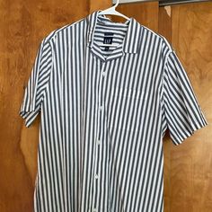 Gap Shirt Gap Relaxed Fit Collared Top, Gap Collared Relaxed Fit Tops, Gap Collared Tops With Relaxed Fit, Collared Relaxed Fit Tops By Gap, Summer Gap Collared Tops, Summer Collared Tops From Gap, Summer Collared Gap Tops, Summer Collared Tops By Gap, Gap Cotton Short Sleeve Shirt