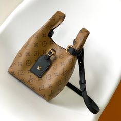 Mini handbag bucket bag LV Prefall 2023 Korea Seoul Frefall 23 big show Monogram Reverse canvas.

Dimensions: 17x17x7cm Monogram Canvas Shoulder Bag With Detachable Handle For Shopping, Large Capacity Monogram Canvas Shoulder Bag For Errands, Luxury Bucket-shape Shoulder Bag For On-the-go, Everyday Large Capacity Shoulder Bag In Monogram Canvas, Everyday Large Capacity Monogram Canvas Shoulder Bag, Rectangular Monogram Canvas Bucket Bag With Detachable Strap, Luxury Crossbody Bucket Bag For Errands, Luxury Large Capacity Bucket Bag For On-the-go, Modern Monogram Canvas Bucket Bag