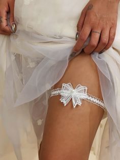 Garters Wedding, Leg Garters, Garter Wedding, White Garters, Trims Fashion, Leg Chain, Boda Mexicana