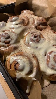 food, fall, cinnamon rolls, cozy, activity, party, sleepover, recipes Baking Portfolio, Baking Therapy, Autumn Food, Dream Food, Makanan Diet, Stockholm Style, Sweet Food, Buffet Food