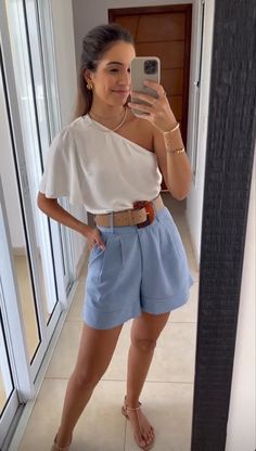 Elegant Shorts Outfit Classy, Look Short Azul, Outfit Short Azul, Look Short Jeans, Short Azul, Elegante Casual, Looks Chic, Basic Outfits, Look Fashion