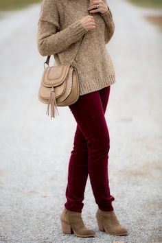 Burgandy Pants Outfits Work Winter, Styling Maroon Pants, Maroon Corduroy Pants Outfit, Corduroy Pants Outfit Fall, Burgundy Corduroy Pants Outfit, Red Corduroy Pants Outfit, Burgandy Pants Outfits, Corduroy Pants Outfit Women, Corduroy Pants Outfit Winter