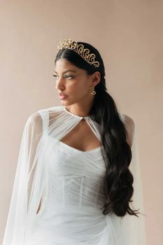 The Yves crown is modern and bold, its eauty relays on its abstract shape created to highlight the unique beauty of nature. It has no embellishments. Bridal Veils And Headpieces, Veil Headpiece, Beautiful Veil, Maria Elena, Polka Dot Wedding, Abstract Shape, Elegant Updo, Spring Summer 2024, Tiaras And Crowns