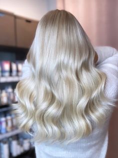 Hair Contouring Blonde, Lighter Blonde Hair, Debs Hair, Pearl Blonde Hair, Hair Contouring, Pearl Blonde, Blonde Aesthetic, Hairstyles Cute, Bleach Blonde Hair