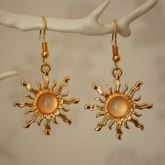 Make a statement with these pretty light pink sun drop earrings for women. These cool quirky gold plated and acrylic sun earrings are a great way to add a nice touch to your outfit. The charm on these sun dangle earrings measures at 3cm x 2.7cm and is attached to a gold plated hook. Please feel free to get in touch with us at Funky Earrings UK if you have any questions. We also have a wide range of other cute and unusual earrings in our shop. Unusual Gold Dangling Earrings, Drop Sun Earrings, Sun Earrings Aesthetic, Whimsical Gold Earrings, Eclectic Earrings, Sunshine Earrings, Sun Clothing, Sun Accessories, Sun Earring