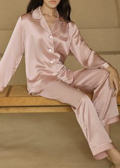 Piped Silk Pajama Set Classy Pijama, Classy Pjs For Women, Elegant Solid Color Sleepwear, Fancy Pijama, Silk Pjs Aesthetic, Silk Pajamas Aesthetic, Fancy Pjs, Princess Pjs, Pajama Aesthetic