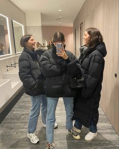 Oversized Puffer Jacket Outfit, The North Face Jackets Outfits, North Face Jacket Outfit, Oversized Jacket Outfit, Puffer Jacket Outfits, Black Jacket Outfit, Puffer Outfit, The North Face Puffer Jacket, Winter Jacket Outfits