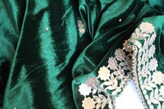 Gorgeous shawl in pure velvet  ALL SALES ARE FINAL Green Velvet Dupatta In Traditional Drape, Festive Velvet Shawl Dupatta, Elegant Velvet Shawl For Festive Season, Elegant Velvet Shawl Dupatta, Elegant Festive Velvet Shawl, Elegant Velvet Shawl For Festive Occasions, Festive Velvet Shawl With Traditional Drape, Velvet Shawl Dupatta For Wedding, Velvet Dupatta Shawl For Wedding