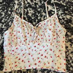 Cute Flowery Top, Perfect For Summer. Brand New. Clean, No Spots, Not Dirty. Aesthetic Intimates, Barbecue Outfit, Flowery Tops, Summer 24, Going Out Tops, Summer Clothes, Forever 21 Tops, Summer Shirts, Summer Wardrobe